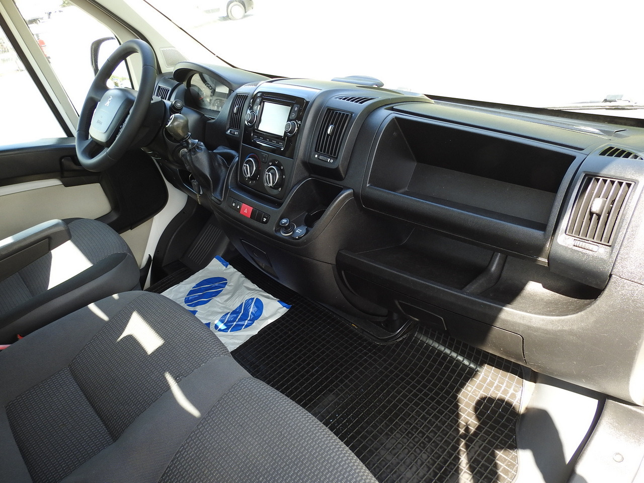 Όχημα με ανατρεπομενη καροτσα PEUGEOT BOXER THREE-WAY TIPPER AIR CONDITIONING 130HP: φωτογραφία 40 Όχημα με ανατρεπομενη καροτσα PEUGEOT BOXER THREE-WAY TIPPER AIR CONDITIONING 130HP: φωτογραφία 40