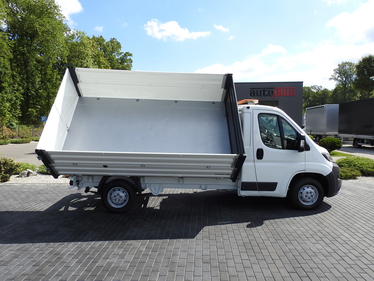 Όχημα με ανατρεπομενη καροτσα PEUGEOT BOXER THREE-WAY TIPPER AIR CONDITIONING 130HP: φωτογραφία 8 Όχημα με ανατρεπομενη καροτσα PEUGEOT BOXER THREE-WAY TIPPER AIR CONDITIONING 130HP: φωτογραφία 8