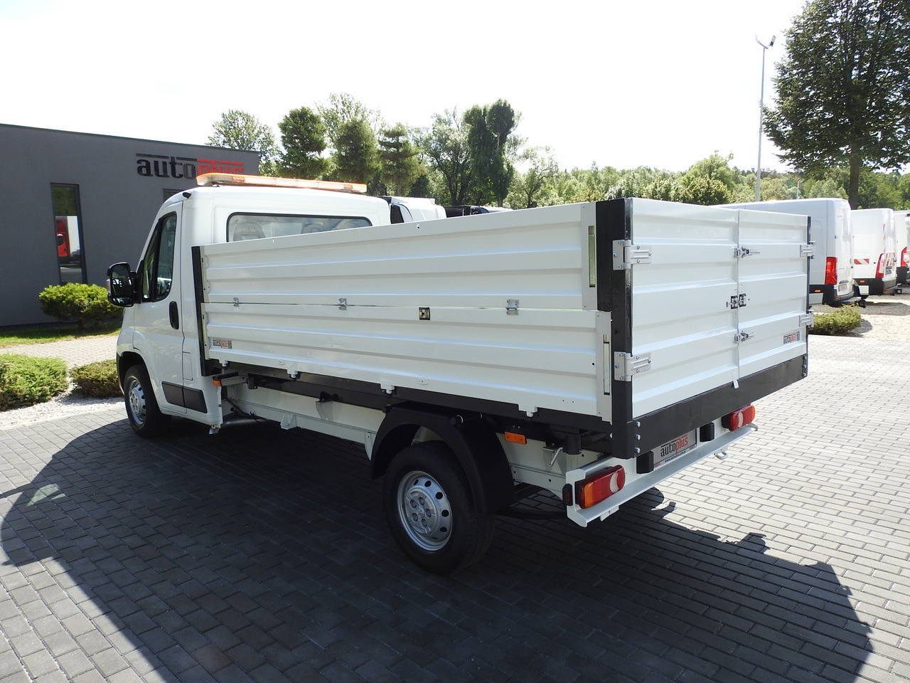 Όχημα με ανατρεπομενη καροτσα PEUGEOT BOXER THREE-WAY TIPPER AIR CONDITIONING 130HP: φωτογραφία 11 Όχημα με ανατρεπομενη καροτσα PEUGEOT BOXER THREE-WAY TIPPER AIR CONDITIONING 130HP: φωτογραφία 11
