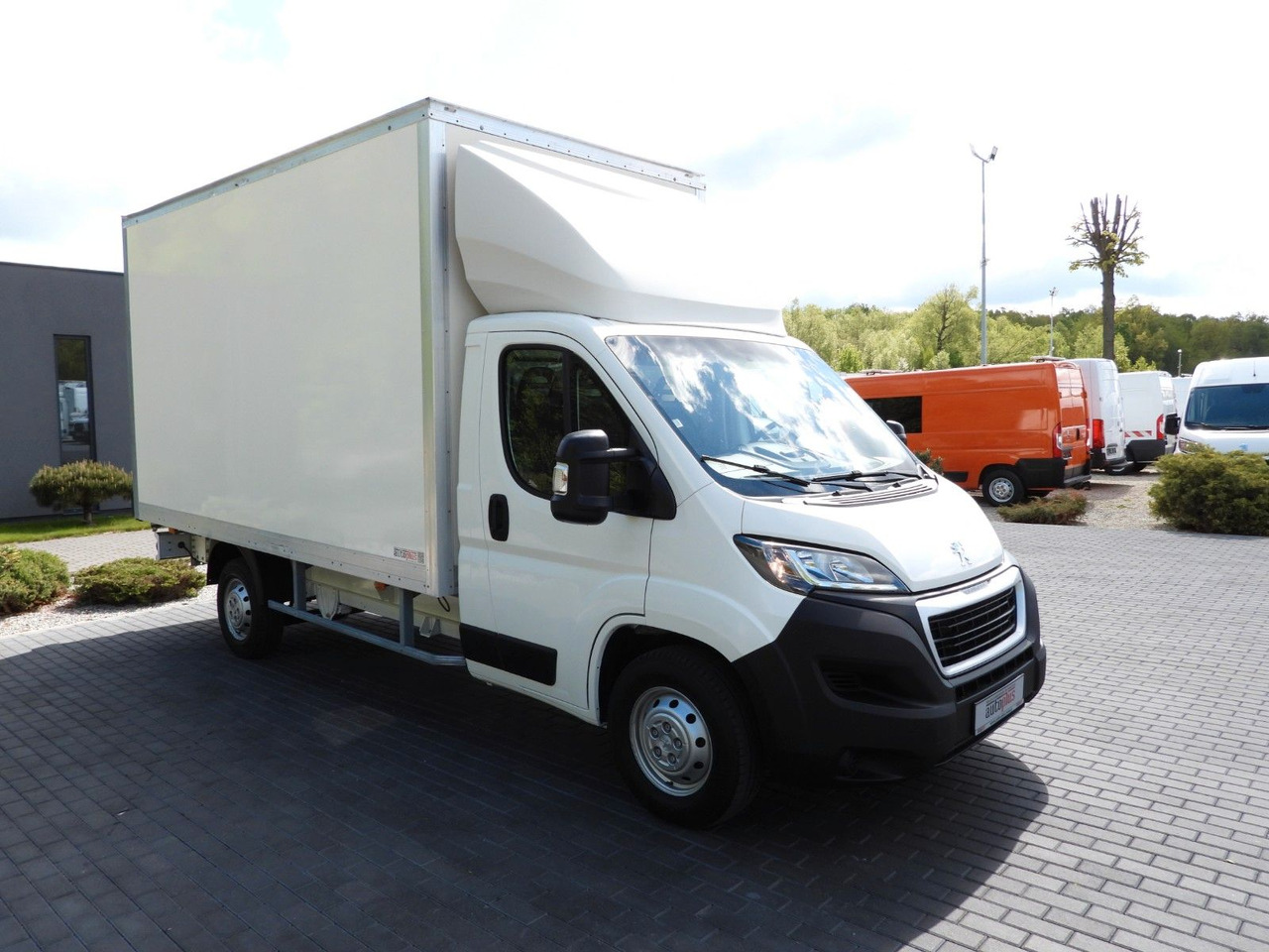 Peugeot BOXER KOFFER 8 PALETTEN TEMPOMAT KLIMAANLAGE Peugeot BOXER KOFFER 8 PALETTEN TEMPOMAT KLIMAANLAGE - Επαγγελματικό αυτοκίνητο κόφα: φωτογραφία 4 Peugeot BOXER KOFFER 8 PALETTEN TEMPOMAT KLIMAANLAGE Peugeot BOXER KOFFER 8 PALETTEN TEMPOMAT KLIMAANLAGE - Επαγγελματικό αυτοκίνητο κόφα: φωτογραφία 4