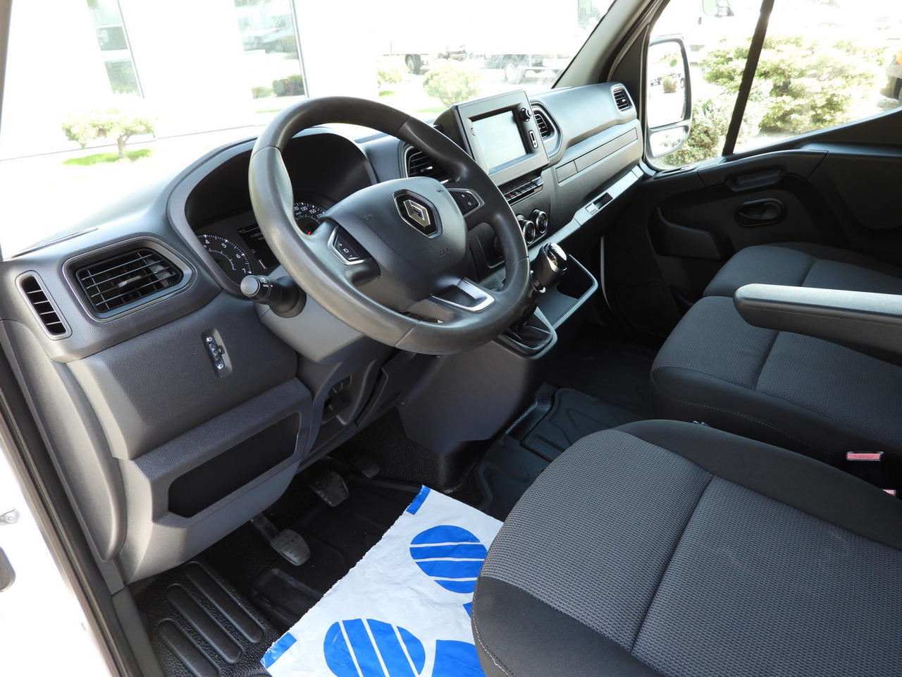 RENAULT MASTER BOX LIFT 8 PALLETS CRUISE CONTROL NAVIGATION LED LIGHTS TWIN WHEELS AIR CONDITIONING 145HP - Επαγγελματικό αυτοκίνητο κόφα: φωτογραφία 2 RENAULT MASTER BOX LIFT 8 PALLETS CRUISE CONTROL NAVIGATION LED LIGHTS TWIN WHEELS AIR CONDITIONING 145HP - Επαγγελματικό αυτοκίνητο κόφα: φωτογραφία 2