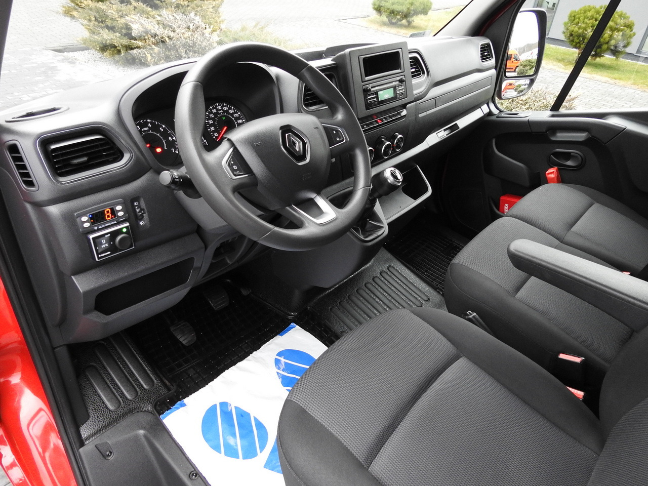 RENAULT MASTER REFRIGERATOR VAN 1*C CRUISE CONTROL AIR CONDITIONING LED LIGHTS 135HP - Επαγγελματικό αυτοκίνητο ψυγείο: φωτογραφία 2 RENAULT MASTER REFRIGERATOR VAN 1*C CRUISE CONTROL AIR CONDITIONING LED LIGHTS 135HP - Επαγγελματικό αυτοκίνητο ψυγείο: φωτογραφία 2