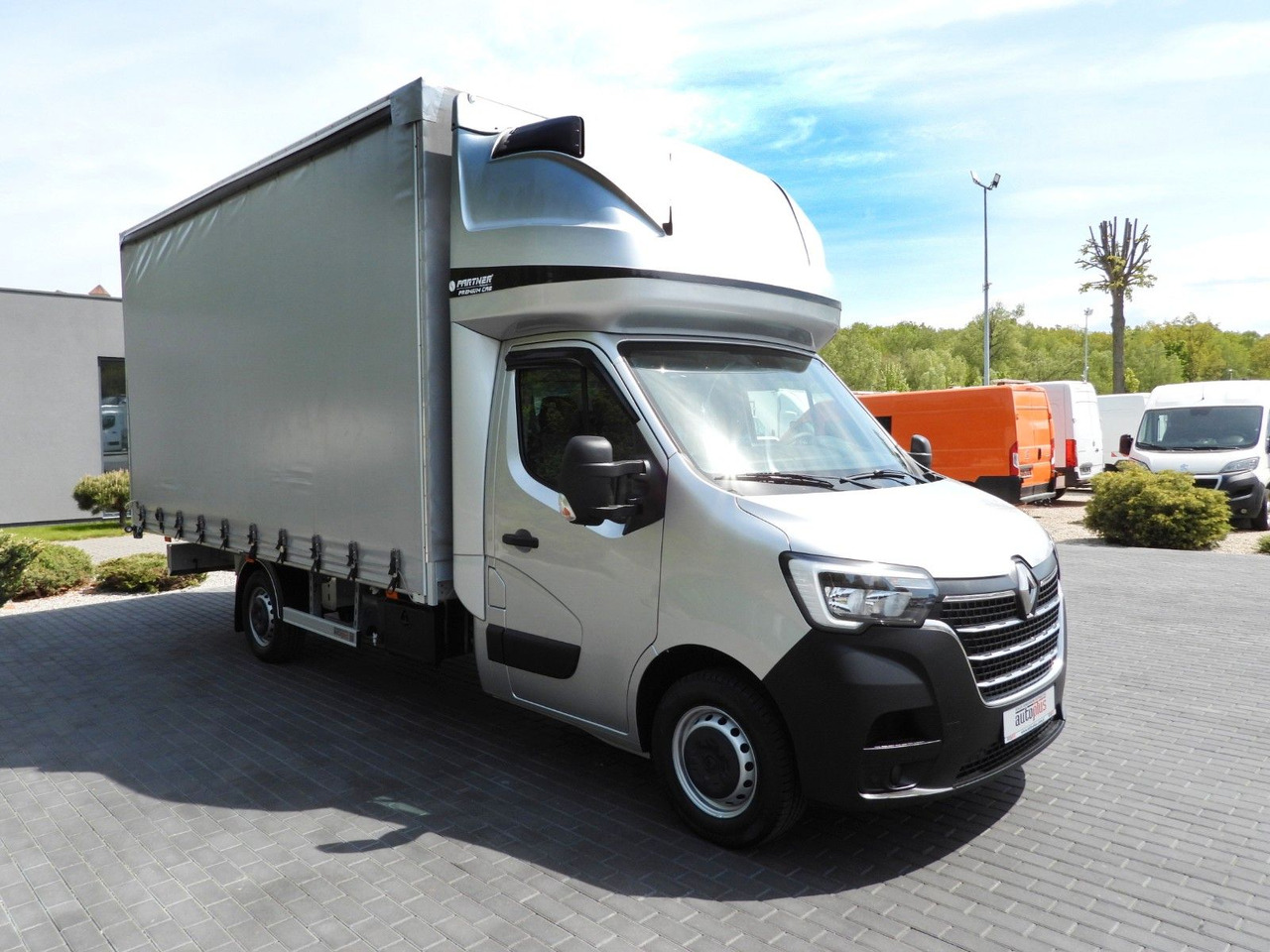 Renault MASTER PRITSCHE PLANE 10 PALETTEN WEBASTO A/C - Επαγγελματικό αυτοκίνητο με μουσαμά: φωτογραφία 4 Renault MASTER PRITSCHE PLANE 10 PALETTEN WEBASTO A/C - Επαγγελματικό αυτοκίνητο με μουσαμά: φωτογραφία 4
