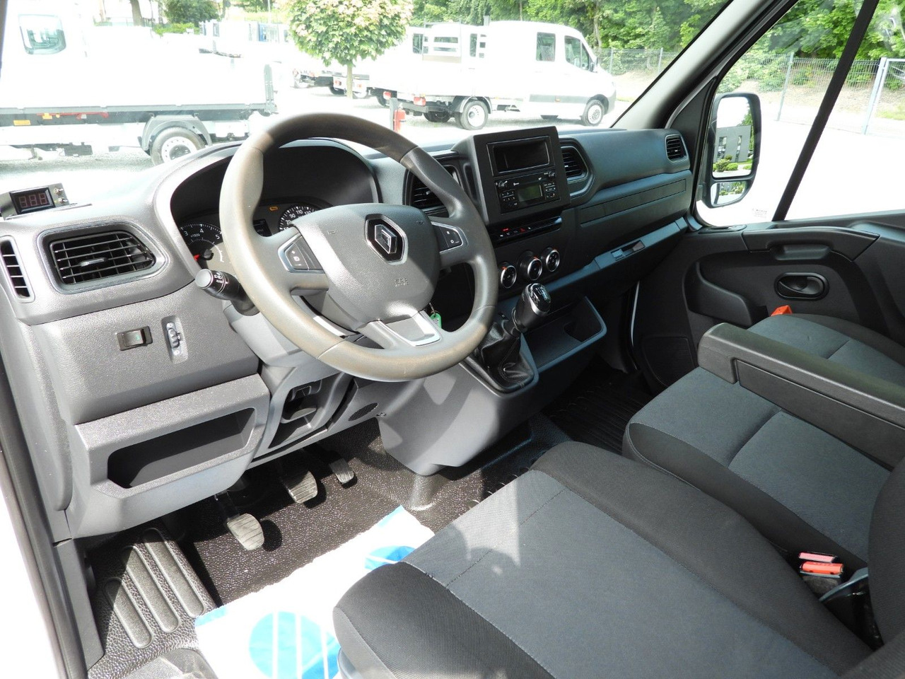 Renault MASTER PRITSCHE PLANE 10 PALETTEN WEBASTO A/C - Επαγγελματικό αυτοκίνητο με μουσαμά: φωτογραφία 2 Renault MASTER PRITSCHE PLANE 10 PALETTEN WEBASTO A/C - Επαγγελματικό αυτοκίνητο με μουσαμά: φωτογραφία 2