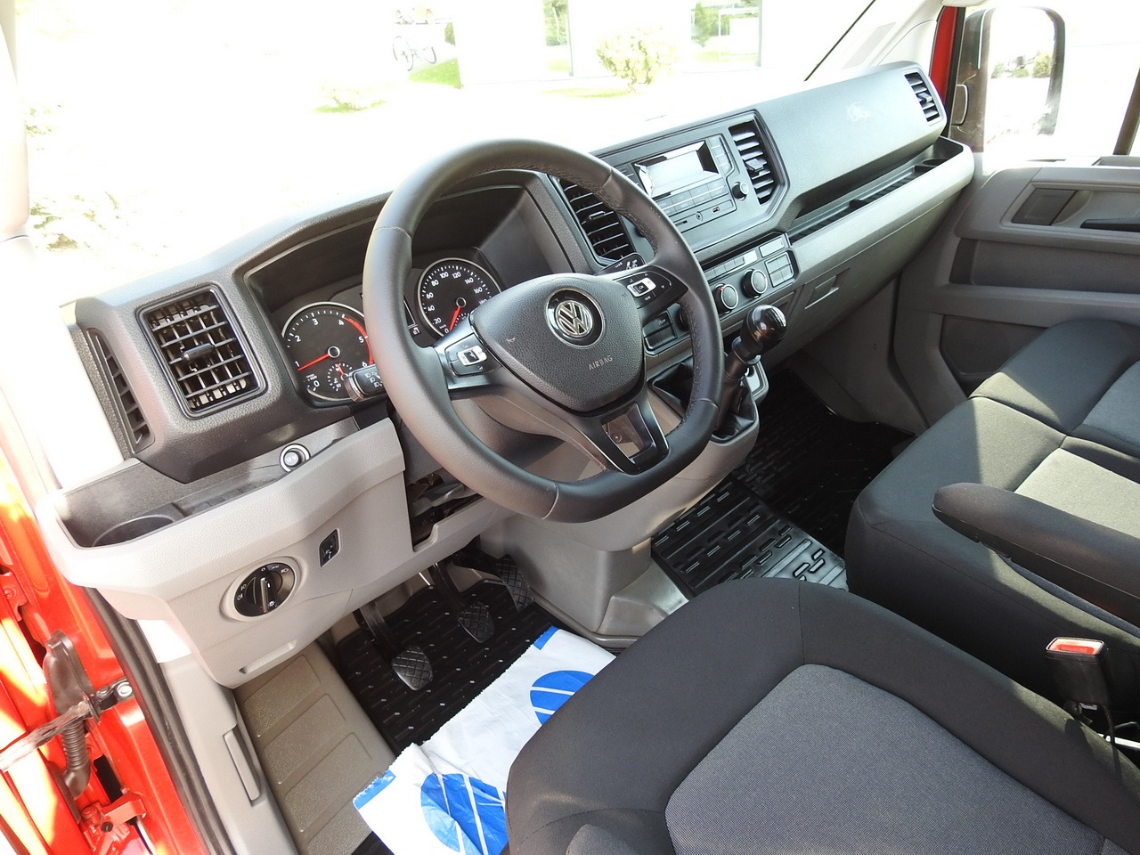 VOLKSWAGEN CRAFTER STAKE BODY DOUBLE CABIN DOKA 7 SEATS AIR CONDITIONING 140HP - Μικρό φορτηγό με καρότσα: φωτογραφία 2 VOLKSWAGEN CRAFTER STAKE BODY DOUBLE CABIN DOKA 7 SEATS AIR CONDITIONING 140HP - Μικρό φορτηγό με καρότσα: φωτογραφία 2