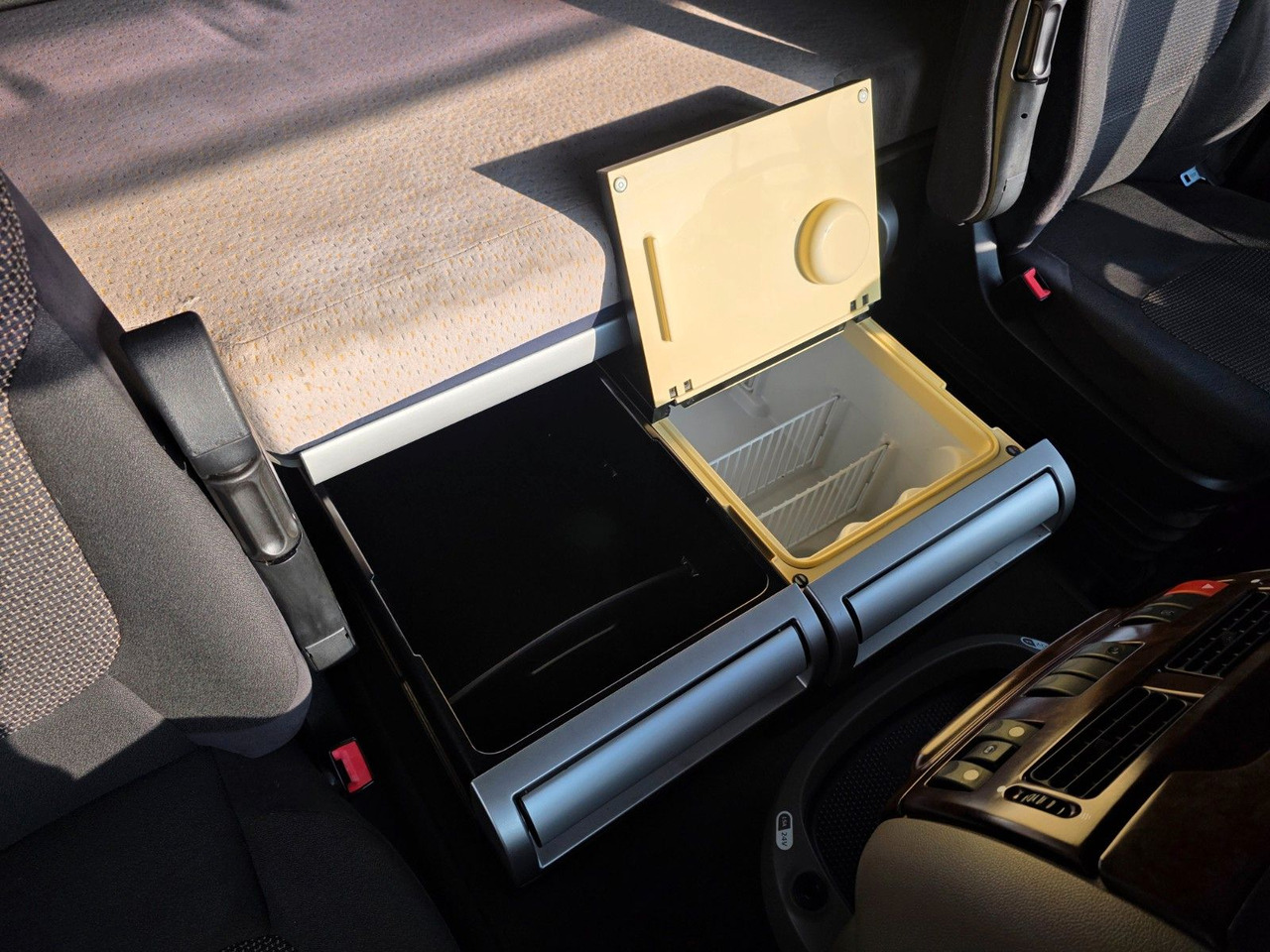 Τράκτορας DAF XF 105.460 / ZF Intarder / Standklimaanlage: φωτογραφία 27 Τράκτορας DAF XF 105.460 / ZF Intarder / Standklimaanlage: φωτογραφία 27