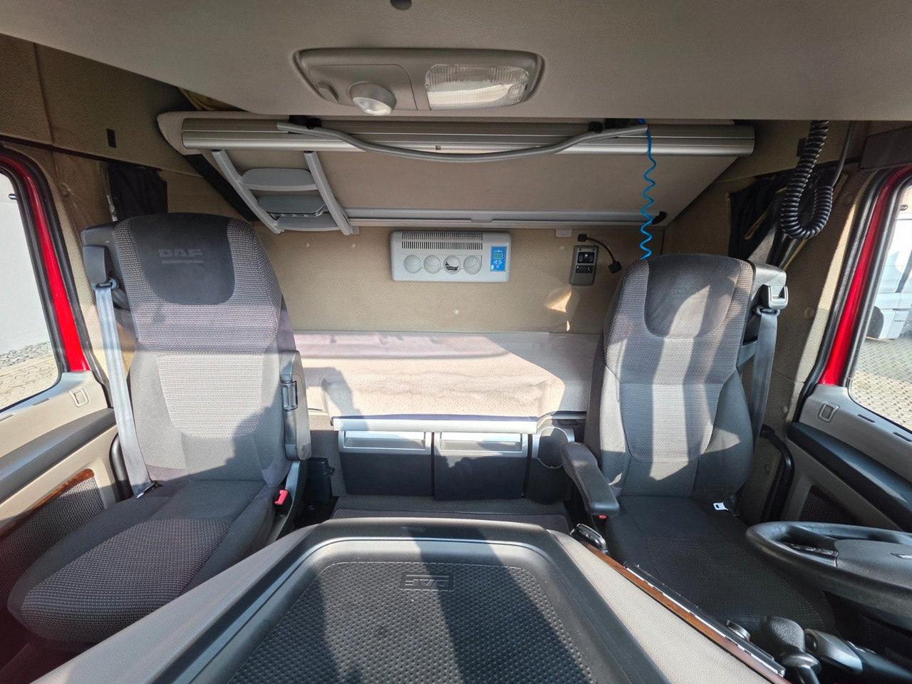 Τράκτορας DAF XF 105.460 / ZF Intarder / Standklimaanlage: φωτογραφία 25 Τράκτορας DAF XF 105.460 / ZF Intarder / Standklimaanlage: φωτογραφία 25