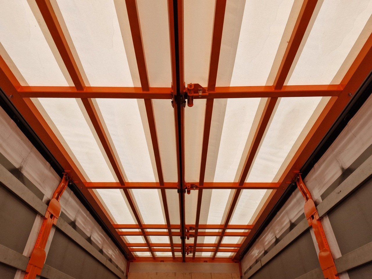 Φορτηγό μουσαμάς Mercedes-Benz Actros 2548 / Retarder / Euro 6E / Aluklappen: φωτογραφία 11 Φορτηγό μουσαμάς Mercedes-Benz Actros 2548 / Retarder / Euro 6E / Aluklappen: φωτογραφία 11