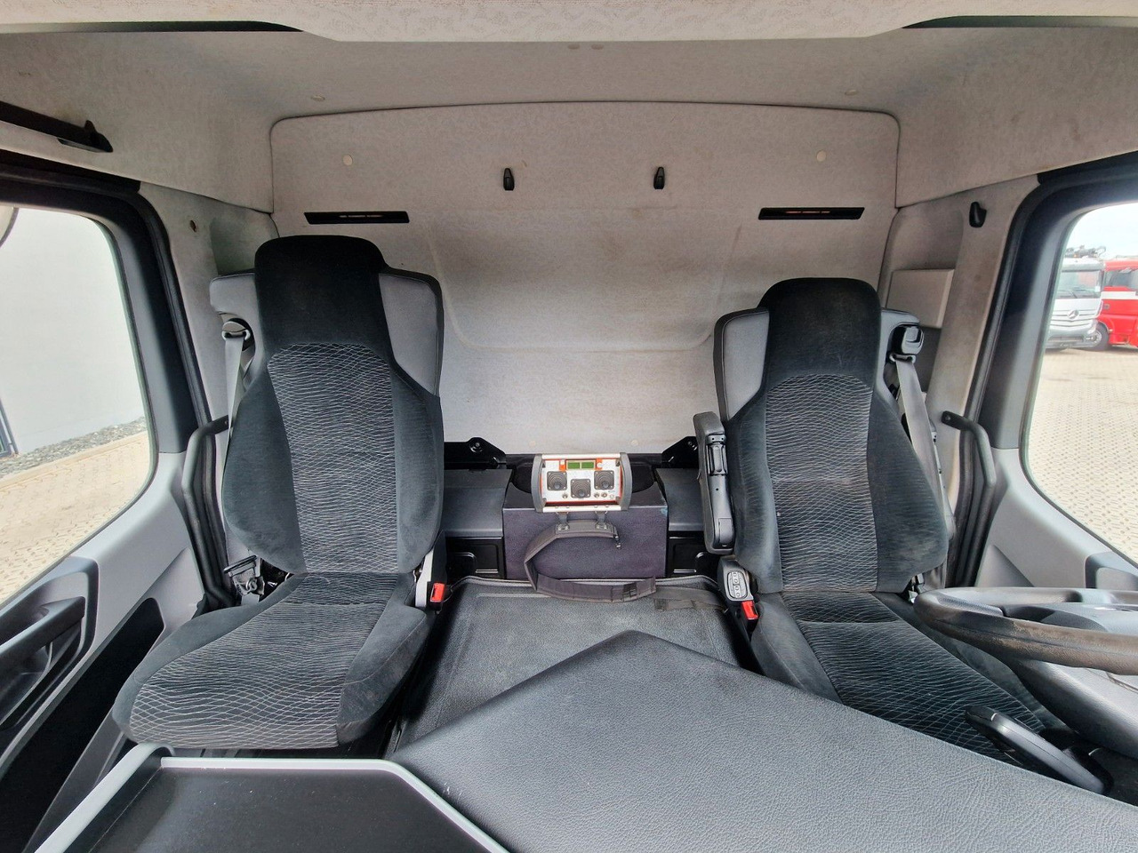 Τράκτορας Mercedes-Benz Antos 1843 / Atlas 172.3E-A4 / KRAN: φωτογραφία 20 Τράκτορας Mercedes-Benz Antos 1843 / Atlas 172.3E-A4 / KRAN: φωτογραφία 20