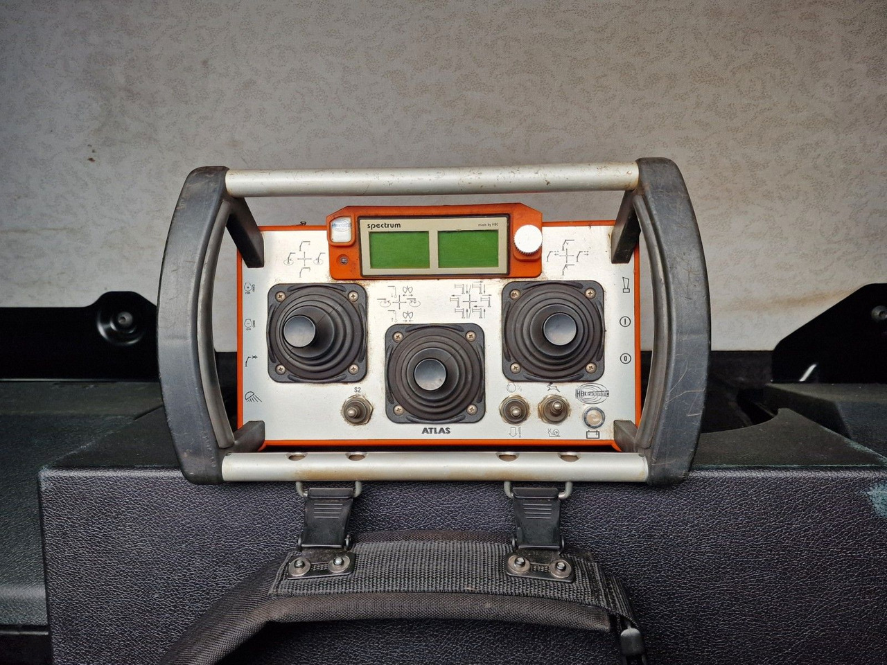 Τράκτορας Mercedes-Benz Antos 1843 / Atlas 172.3E-A4 / KRAN: φωτογραφία 21 Τράκτορας Mercedes-Benz Antos 1843 / Atlas 172.3E-A4 / KRAN: φωτογραφία 21