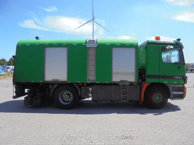 Mercedes-Benz Actros 1831 1831 Bitumensprayer - Φορτηγό βυτιοφόρο: φωτογραφία 4 Mercedes-Benz Actros 1831 1831 Bitumensprayer - Φορτηγό βυτιοφόρο: φωτογραφία 4