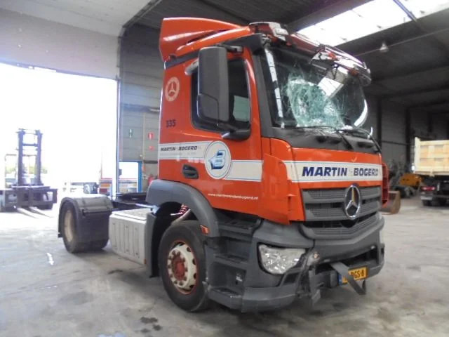 Mercedes-Benz Antos 1832 CABINE SCHADE - Τράκτορας: φωτογραφία 3 Mercedes-Benz Antos 1832 CABINE SCHADE - Τράκτορας: φωτογραφία 3