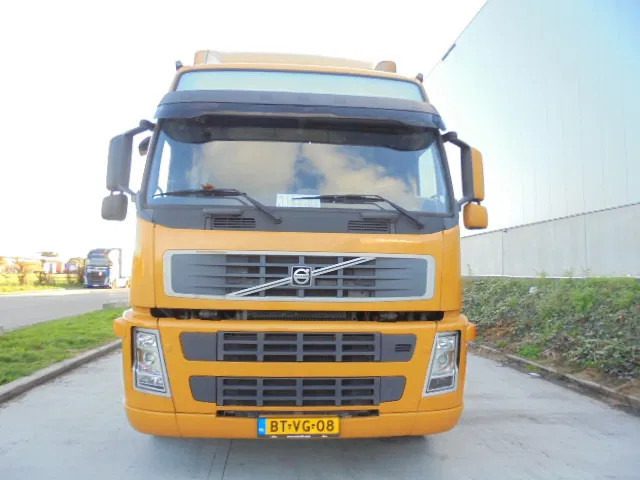 Volvo FM FM 300 LOW KM - Φορτηγό κόφα: φωτογραφία 2 Volvo FM FM 300 LOW KM - Φορτηγό κόφα: φωτογραφία 2