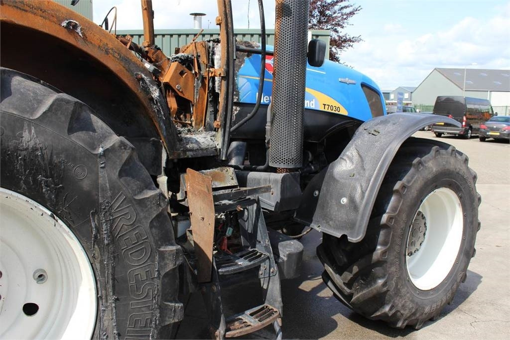 New Holland T7030 - Τρακτέρ: φωτογραφία 3 New Holland T7030 - Τρακτέρ: φωτογραφία 3