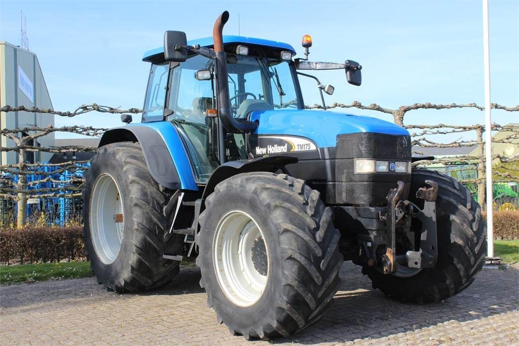 New Holland TM175 - Τρακτέρ: φωτογραφία 2 New Holland TM175 - Τρακτέρ: φωτογραφία 2