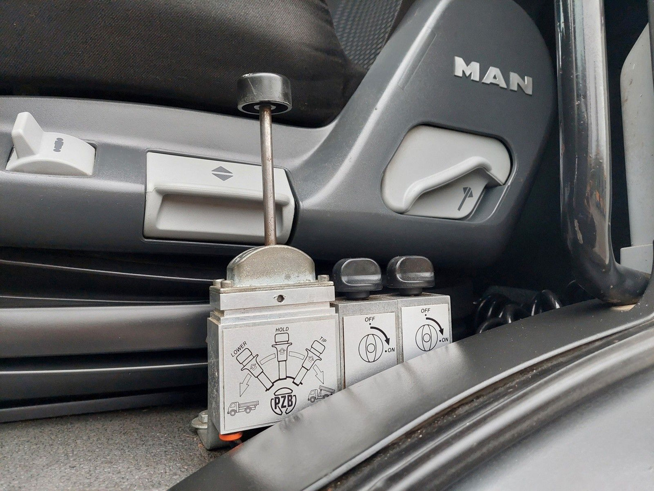 Φορτηγό ανατρεπόμενο MAN TGS 33.480 6x6 BB Bordmatik: φωτογραφία 49