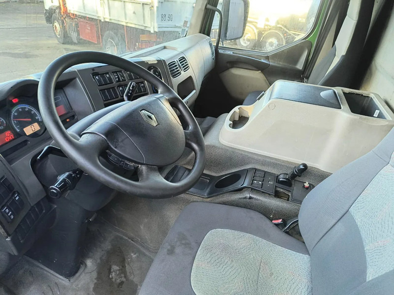 Interior photo 1: Φορτηγό βυτιοφόρο για τη μεταφορά γάλακτος Renault Premium 370 15000L INSULATED INOX TANK - ENGINE REPLACED AND NEW TURBO