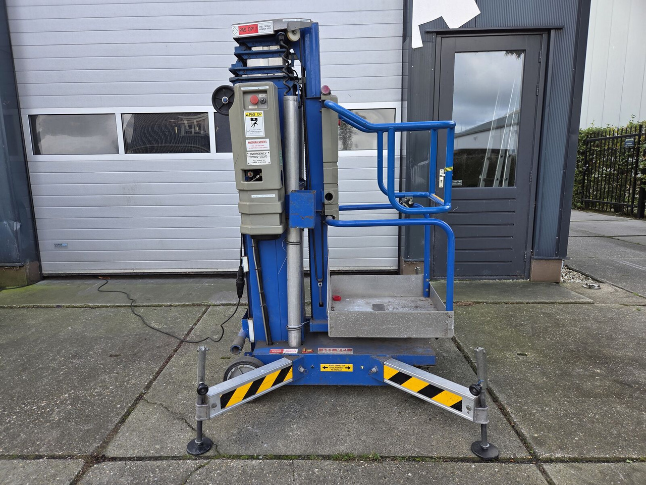 UpRight UL25 II hefsteiger - Κάθετος ανελκυστήρας με κατάρτι: φωτογραφία 1 UpRight UL25 II hefsteiger - Κάθετος ανελκυστήρας με κατάρτι: φωτογραφία 1