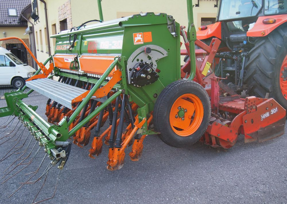 Agregat uprawowo-siewny Amazone HRB 301 I D9-30 2005 Agregat uprawowo siewny KUHN AMAZONE szerokość robocza 3m - Σπαρτική με σβάρνα: φωτογραφία 3 Agregat uprawowo-siewny Amazone HRB 301 I D9-30 2005 Agregat uprawowo siewny KUHN AMAZONE szerokość robocza 3m - Σπαρτική με σβάρνα: φωτογραφία 3