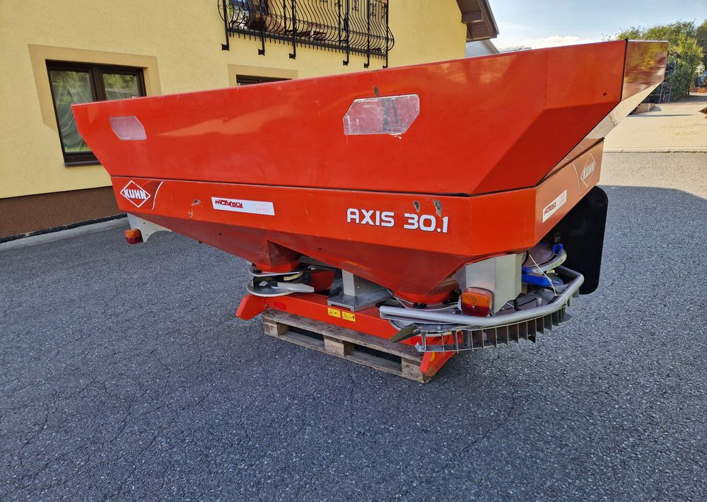 Rozsiewacz nawozów Kuhn AXIS 30,1 2008 Rozsiewacz KUHN RAUCH - Λιπασματοδιανομέας: φωτογραφία 5 Rozsiewacz nawozów Kuhn AXIS 30,1 2008 Rozsiewacz KUHN RAUCH - Λιπασματοδιανομέας: φωτογραφία 5