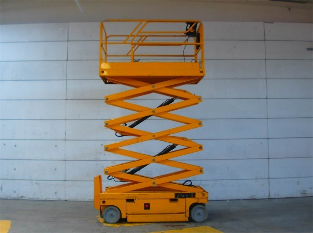 Ψαλιδωτό ανυψωτικό Haulotte Compact 12: φωτογραφία 6 Ψαλιδωτό ανυψωτικό Haulotte Compact 12: φωτογραφία 6