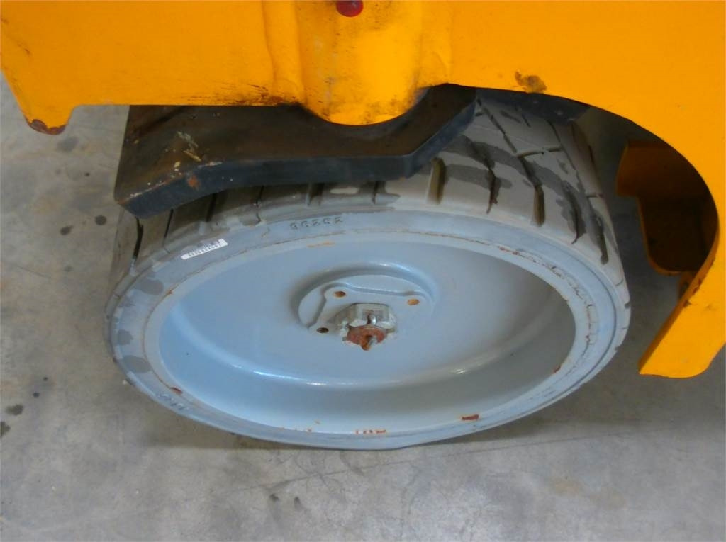 Ψαλιδωτό ανυψωτικό Haulotte Compact 12: φωτογραφία 13 Ψαλιδωτό ανυψωτικό Haulotte Compact 12: φωτογραφία 13