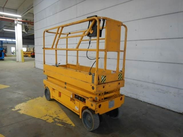 Haulotte Compact 8CU  - Ψαλιδωτό ανυψωτικό: φωτογραφία 3 Haulotte Compact 8CU  - Ψαλιδωτό ανυψωτικό: φωτογραφία 3