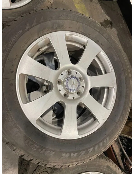 Bridgestone *Mercedes velgen 17 inch met Bridgestone banden*235/60 R17 - Ελαστικά και ζάντες για Αυτοκίνητο: φωτογραφία 2 Bridgestone *Mercedes velgen 17 inch met Bridgestone banden*235/60 R17 - Ελαστικά και ζάντες για Αυτοκίνητο: φωτογραφία 2