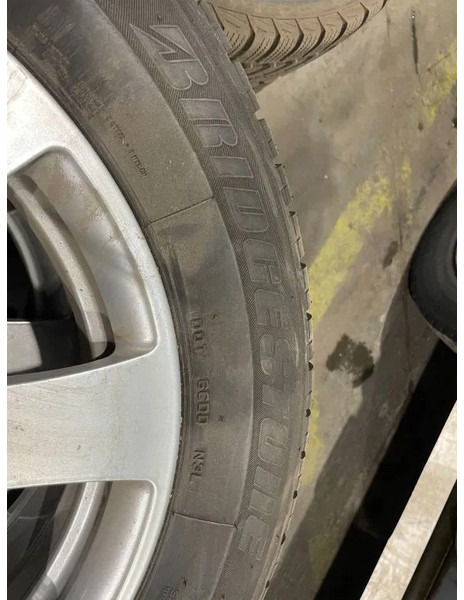Bridgestone *Mercedes velgen 17 inch met Bridgestone banden*235/60 R17 - Ελαστικά και ζάντες για Αυτοκίνητο: φωτογραφία 3 Bridgestone *Mercedes velgen 17 inch met Bridgestone banden*235/60 R17 - Ελαστικά και ζάντες για Αυτοκίνητο: φωτογραφία 3
