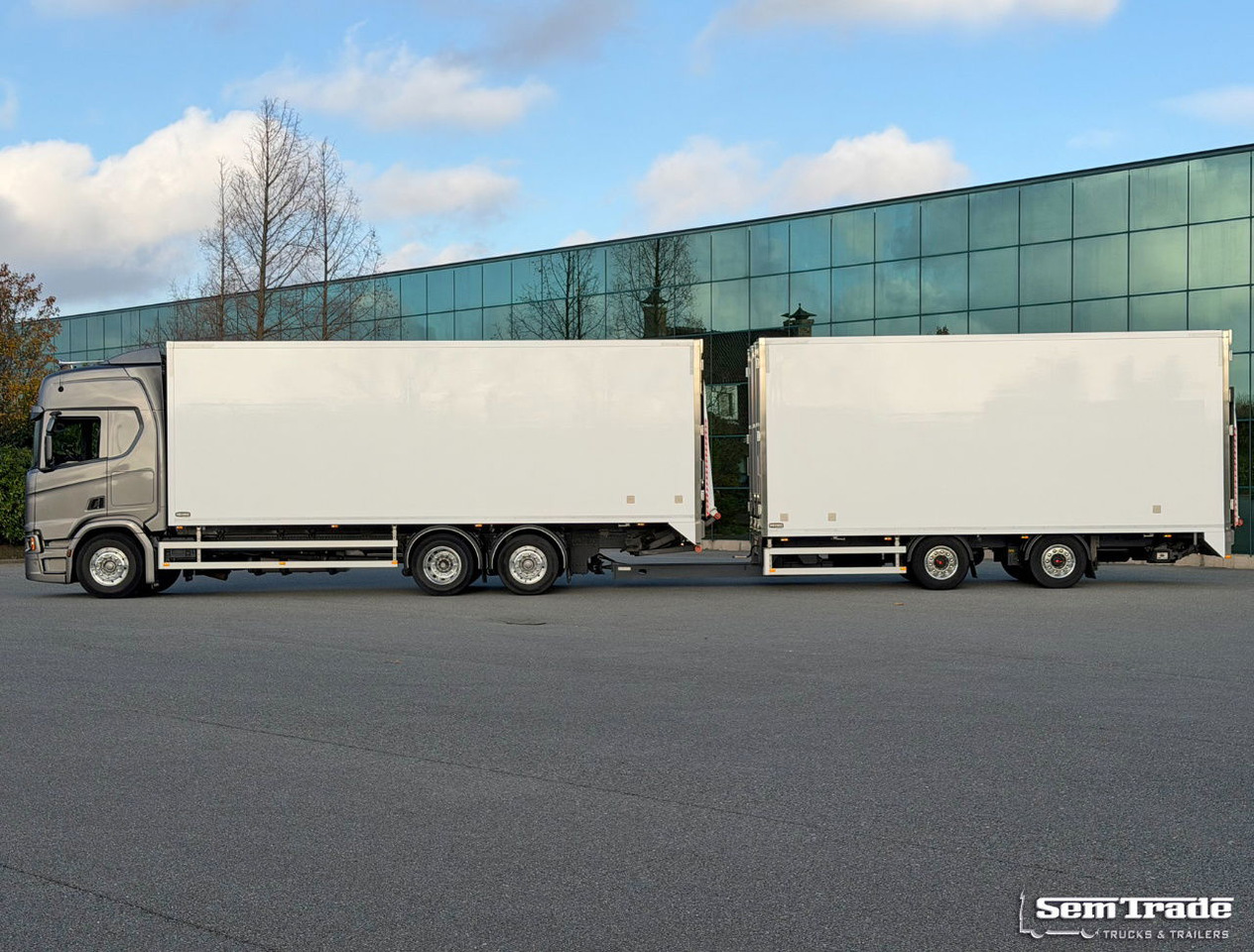 Scania R450 Retarder Full AIR 163.000 KM Heiwo Isolated Boxes 2X Tail Lift NL-Truck IN NEW Condition - Φορτηγό κόφα: φωτογραφία 2 Scania R450 Retarder Full AIR 163.000 KM Heiwo Isolated Boxes 2X Tail Lift NL-Truck IN NEW Condition - Φορτηγό κόφα: φωτογραφία 2