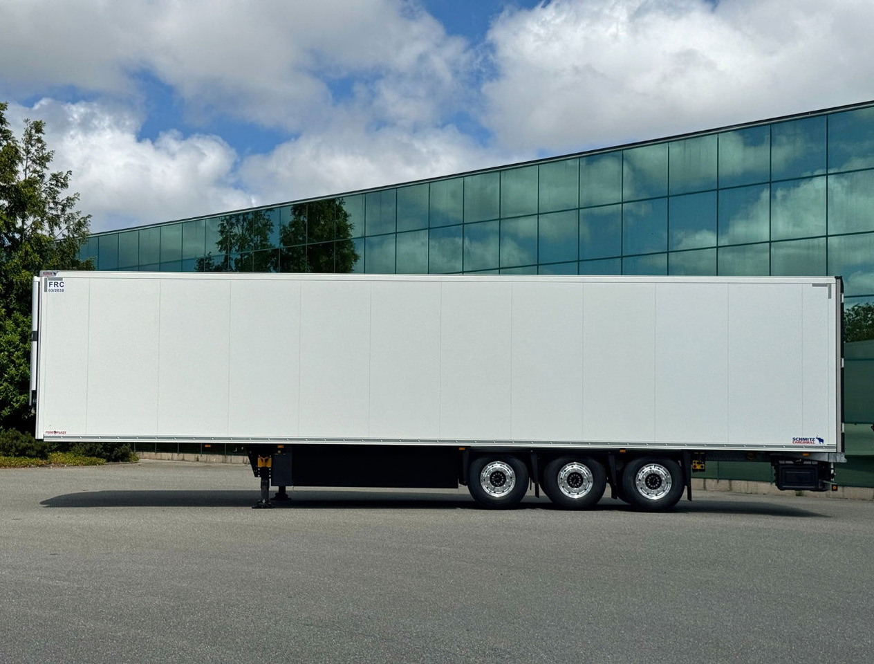 Schmitz Cargobull SCBS3B Thermo King Avancer A-400 270 High NEW AND Unused 2x Lift Axles Flower Wide - Επικαθήμενο ψυγείο: φωτογραφία 2 Schmitz Cargobull SCBS3B Thermo King Avancer A-400 270 High NEW AND Unused 2x Lift Axles Flower Wide - Επικαθήμενο ψυγείο: φωτογραφία 2