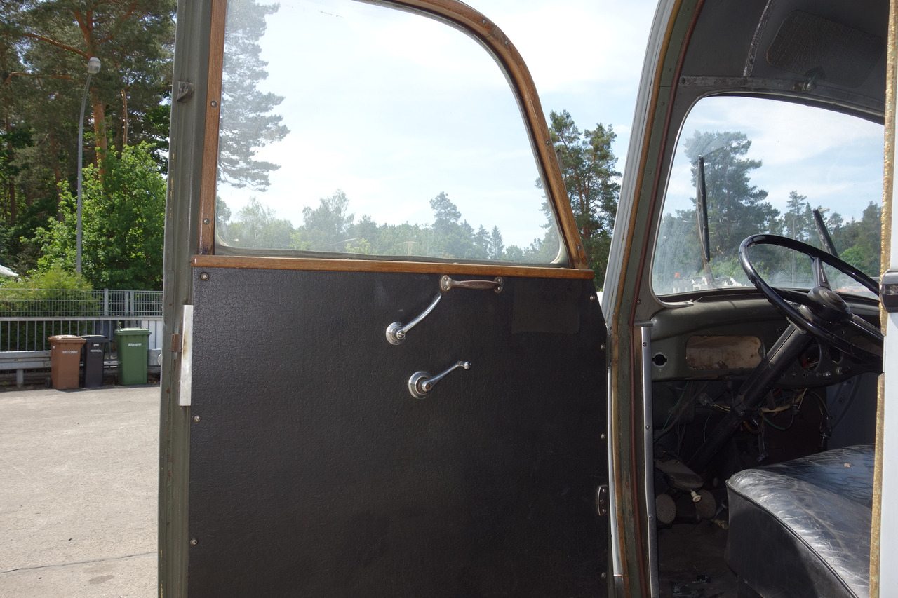 Ασθενοφόρο FORD Ford FK 3500 V8 mit H-Kennzeichen Oldtimer: φωτογραφία 45 Ασθενοφόρο FORD Ford FK 3500 V8 mit H-Kennzeichen Oldtimer: φωτογραφία 45