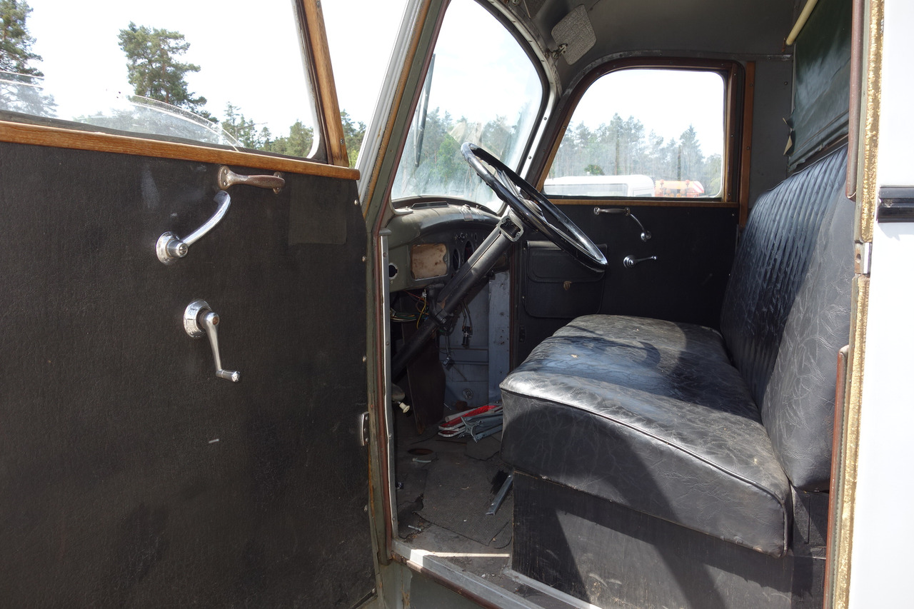 Ασθενοφόρο FORD Ford FK 3500 V8 mit H-Kennzeichen Oldtimer: φωτογραφία 38 Ασθενοφόρο FORD Ford FK 3500 V8 mit H-Kennzeichen Oldtimer: φωτογραφία 38