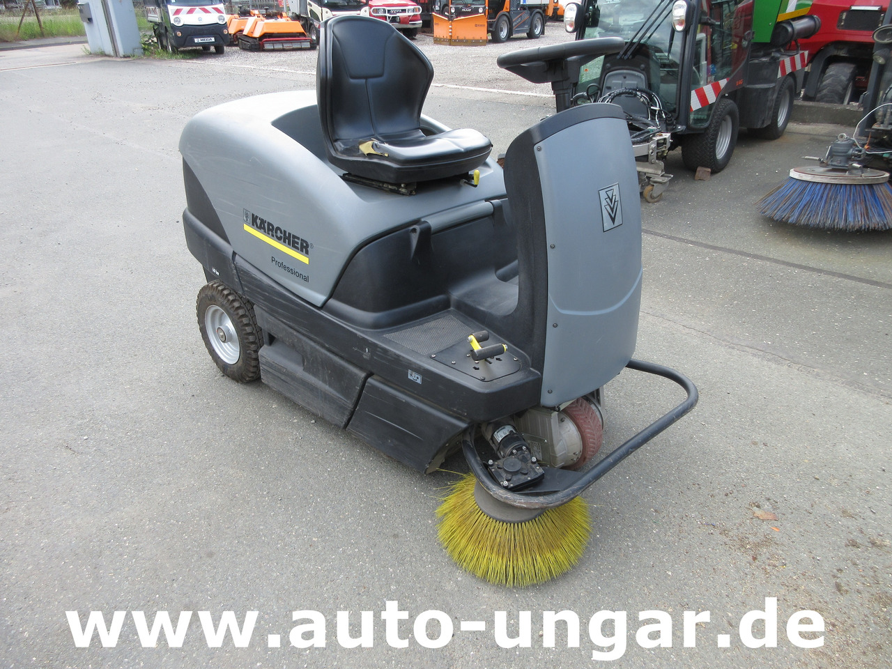 KÄRCHER KM 100/100 RBP Pack 1.280-112.0 elektrische Parkplatzkehrmaschine Hallenkehrmaschine Elektro - Σάρωθρο δρόμων: φωτογραφία 1 KÄRCHER KM 100/100 RBP Pack 1.280-112.0 elektrische Parkplatzkehrmaschine Hallenkehrmaschine Elektro - Σάρωθρο δρόμων: φωτογραφία 1