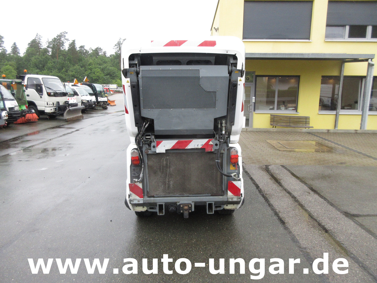 KÄRCHER MC130 Advanced Kehrmaschine Geräteträger 4x4 Kommunalfahrzeug MIC 130 Professional - Σάρωθρο δρόμων: φωτογραφία 5 KÄRCHER MC130 Advanced Kehrmaschine Geräteträger 4x4 Kommunalfahrzeug MIC 130 Professional - Σάρωθρο δρόμων: φωτογραφία 5