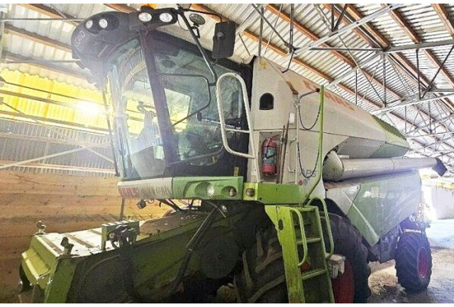 Claas Tucano 450 (839) +V 750 - Θεριζοαλωνιστική μηχανή: φωτογραφία 1 Claas Tucano 450 (839) +V 750 - Θεριζοαλωνιστική μηχανή: φωτογραφία 1