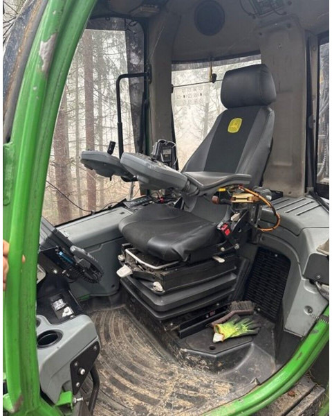 John Deere 1010E 8W - Λαστιχοφόρα προωθητικo - forwarder: φωτογραφία 5 John Deere 1010E 8W - Λαστιχοφόρα προωθητικo - forwarder: φωτογραφία 5