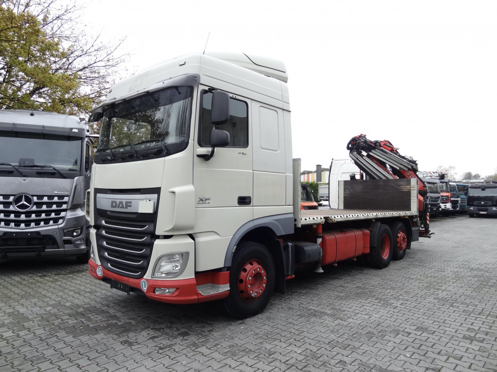 Daf XF440 6X2 Fassi 235 mit Jib bis 24.50 Meter - Φορτηγό με γερανό, Φορτηγό με ανοιχτή καρότσα: φωτογραφία 1 Daf XF440 6X2 Fassi 235 mit Jib bis 24.50 Meter - Φορτηγό με γερανό, Φορτηγό με ανοιχτή καρότσα: φωτογραφία 1