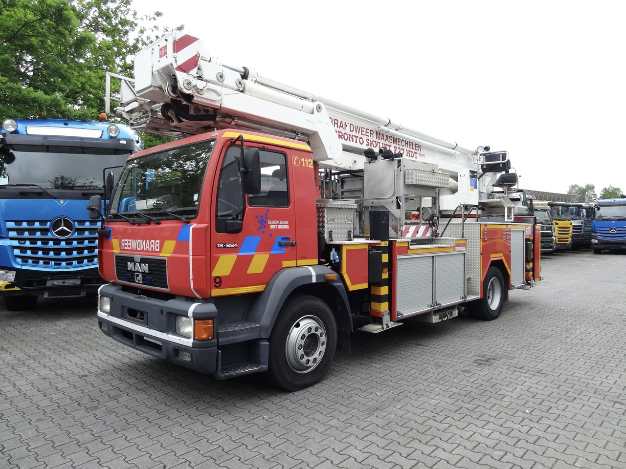 MAN L2000 18.284 Feuerwehr Bronto Skylift 27 Meter - Φορτηγό με εναέρια πλατφόρμα: φωτογραφία 1 MAN L2000 18.284 Feuerwehr Bronto Skylift 27 Meter - Φορτηγό με εναέρια πλατφόρμα: φωτογραφία 1
