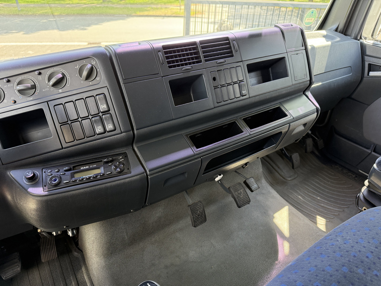 MAN TGA 18.350 4X2 LL Fahrschule - Φορτηγό μεταφοράς εμπορευματοκιβωτίων/ Κινητό αμάξωμα: φωτογραφία 3 MAN TGA 18.350 4X2 LL Fahrschule - Φορτηγό μεταφοράς εμπορευματοκιβωτίων/ Κινητό αμάξωμα: φωτογραφία 3