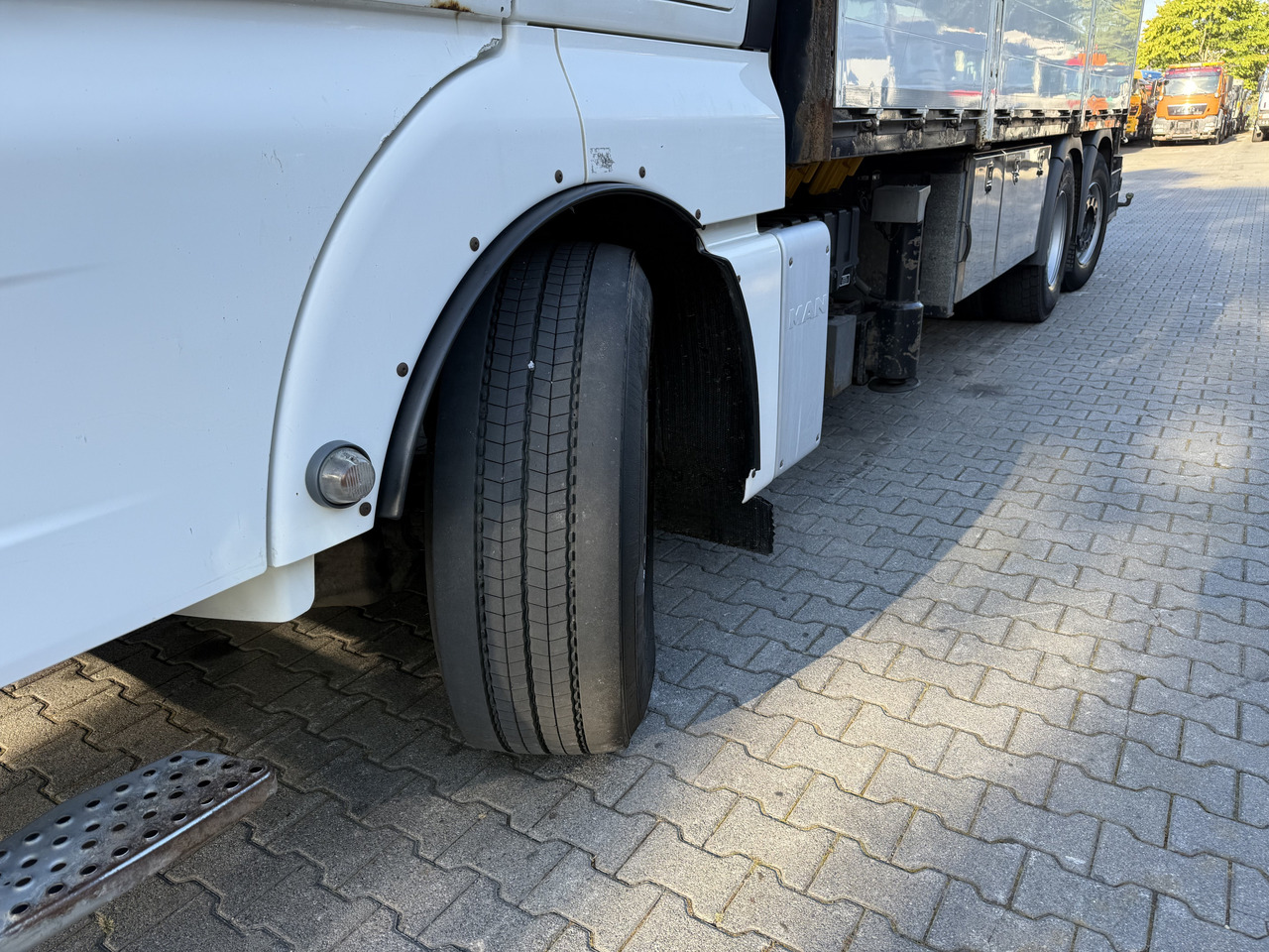 MAN TGX 26.480 6X2 Hiab 422 Bj 2017 bis 30 Meter - Φορτηγό με γερανό, Φορτηγό με ανοιχτή καρότσα: φωτογραφία 2 MAN TGX 26.480 6X2 Hiab 422 Bj 2017 bis 30 Meter - Φορτηγό με γερανό, Φορτηγό με ανοιχτή καρότσα: φωτογραφία 2