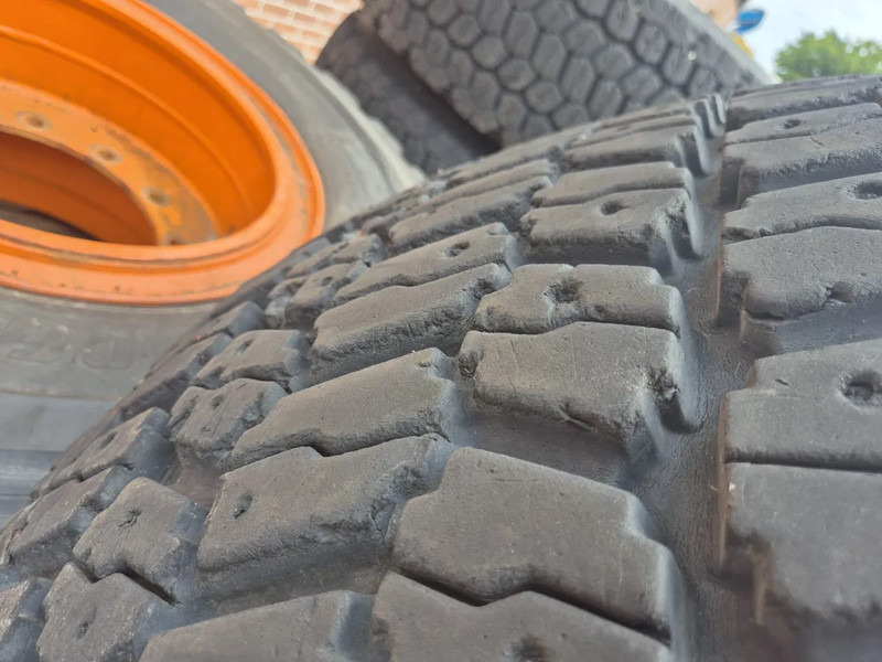 Bridgestone 20.5R25 - Ελαστικό: φωτογραφία 4 Bridgestone 20.5R25 - Ελαστικό: φωτογραφία 4