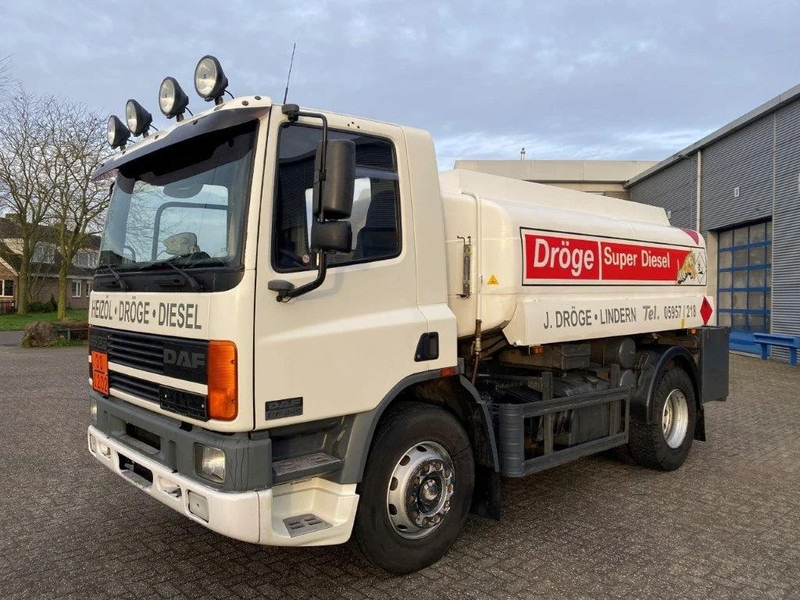 DAF 65CF-240 / FULL STEEL / POMP / 3 COMPARTIMENTS / 8350 LITER / ONLY:25969 KM / EURO-2 / MANUAL / GOOD CONDITION - Φορτηγό βυτιοφόρο: φωτογραφία 1 DAF 65CF-240 / FULL STEEL / POMP / 3 COMPARTIMENTS / 8350 LITER / ONLY:25969 KM / EURO-2 / MANUAL / GOOD CONDITION - Φορτηγό βυτιοφόρο: φωτογραφία 1