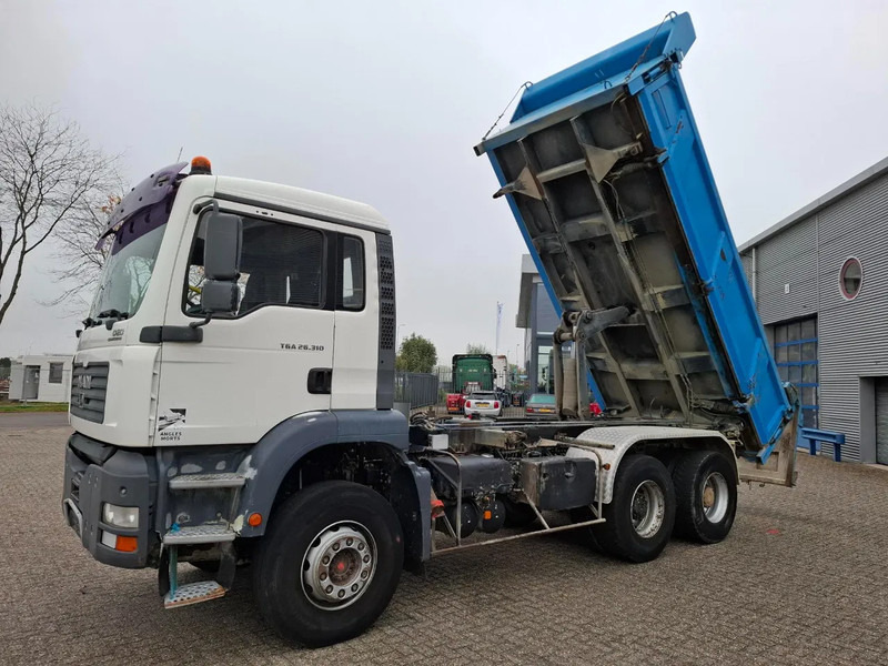 MAN TGA 26.310 / 6X4 / 2XBIG AXLE / 2SIDE TIPPER / ONLY:545423 KM / TUV:06-05-2026 / FULL-STEEL / AIRCO / MANUAL / EURO-4 / 2005 - Φορτηγό ανατρεπόμενο: φωτογραφία 1 MAN TGA 26.310 / 6X4 / 2XBIG AXLE / 2SIDE TIPPER / ONLY:545423 KM / TUV:06-05-2026 / FULL-STEEL / AIRCO / MANUAL / EURO-4 / 2005 - Φορτηγό ανατρεπόμενο: φωτογραφία 1