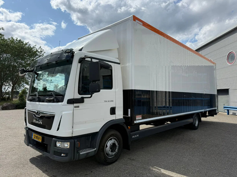 MAN TGL12.190 / NL TRUCK / ONLY:532353 KM / TUV:30-08-2025 / PLATFORM 1500KG / AIRCO / AUTOMATIC / EURO-6 / 2018 - Φορτηγό κόφα: φωτογραφία 1 MAN TGL12.190 / NL TRUCK / ONLY:532353 KM / TUV:30-08-2025 / PLATFORM 1500KG / AIRCO / AUTOMATIC / EURO-6 / 2018 - Φορτηγό κόφα: φωτογραφία 1