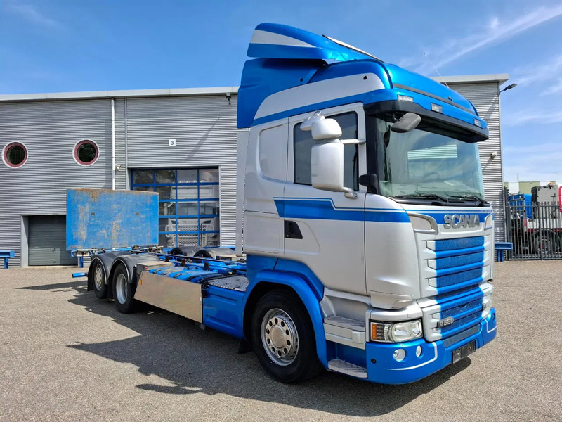 Scania R580 V8 / RETARDER / LIFT+LENKACHSE / FULL-AIR / PLATFORM 2000 KG / NAVI / LEATHER / AIRCO / AUTOMATIC / EURO-6 / 2014 - Φορτηγό σασί: φωτογραφία 2 Scania R580 V8 / RETARDER / LIFT+LENKACHSE / FULL-AIR / PLATFORM 2000 KG / NAVI / LEATHER / AIRCO / AUTOMATIC / EURO-6 / 2014 - Φορτηγό σασί: φωτογραφία 2