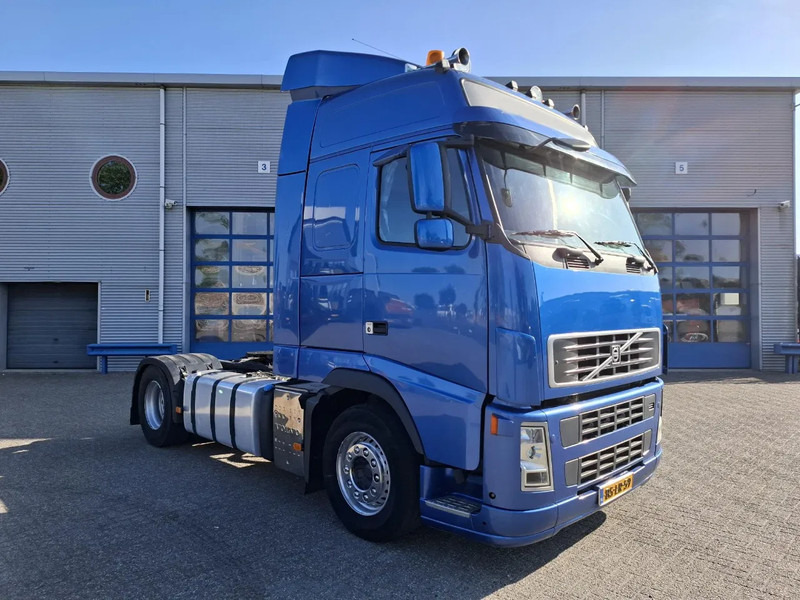 Volvo FH13-400 / HYDRAULICS / NL TRUCK / TUV:14-09-2025 / GLOBETROTTER / FRIGDE / AIRCO / AUTOMATIC / EURO-5 / 2006 - Τράκτορας: φωτογραφία 2 Volvo FH13-400 / HYDRAULICS / NL TRUCK / TUV:14-09-2025 / GLOBETROTTER / FRIGDE / AIRCO / AUTOMATIC / EURO-5 / 2006 - Τράκτορας: φωτογραφία 2