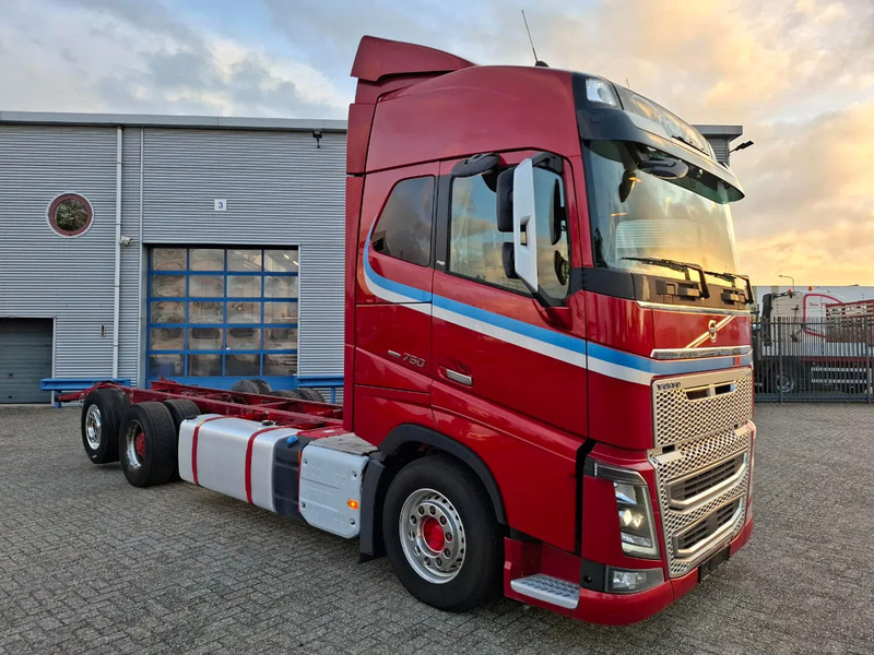 Volvo FH16-750 / BIG AXLE / VEB+ / ONLY:679711 KM / DYNAMIC STEERING / NAVI / LWDS / FULL-AIR / AUTOMATIC / EURO-6 / 2018 - Φορτηγό σασί: φωτογραφία 2 Volvo FH16-750 / BIG AXLE / VEB+ / ONLY:679711 KM / DYNAMIC STEERING / NAVI / LWDS / FULL-AIR / AUTOMATIC / EURO-6 / 2018 - Φορτηγό σασί: φωτογραφία 2