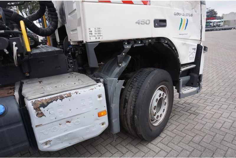 Interior photo 1: Μίσθωση Volvo FM11-450 / ENGINE RUNNING / PALFINGER-0170L75 / LIFT+LENKACHSE / VEB / EURO-6 / 2015 Volvo FM11-450 / ENGINE RUNNING / PALFINGER-0170L75 / LIFT+LENKACHSE / VEB / EURO-6 / 2015