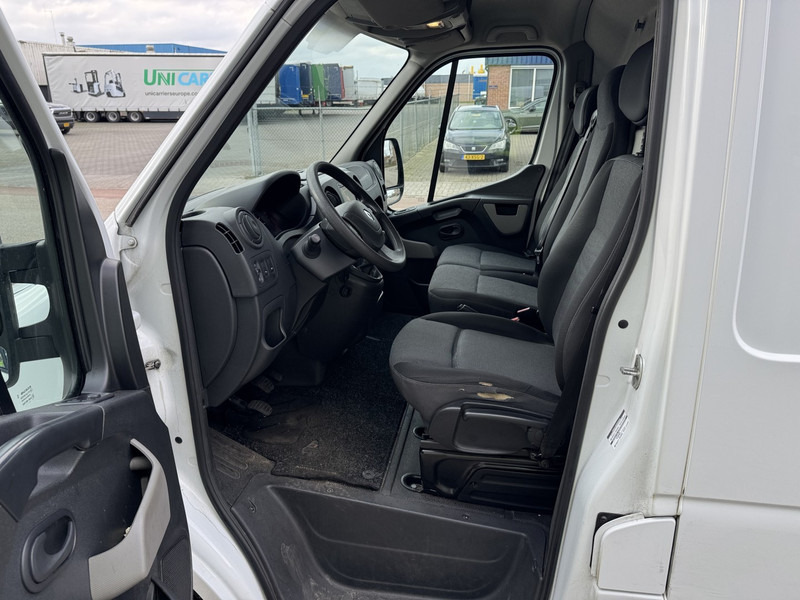 Interior photo 2: Μίσθωση Renault Master  L2/H2, 130 Pk, EURO6, Manual Gearbox Renault Master  L2/H2, 130 Pk, EURO6, Manual Gearbox